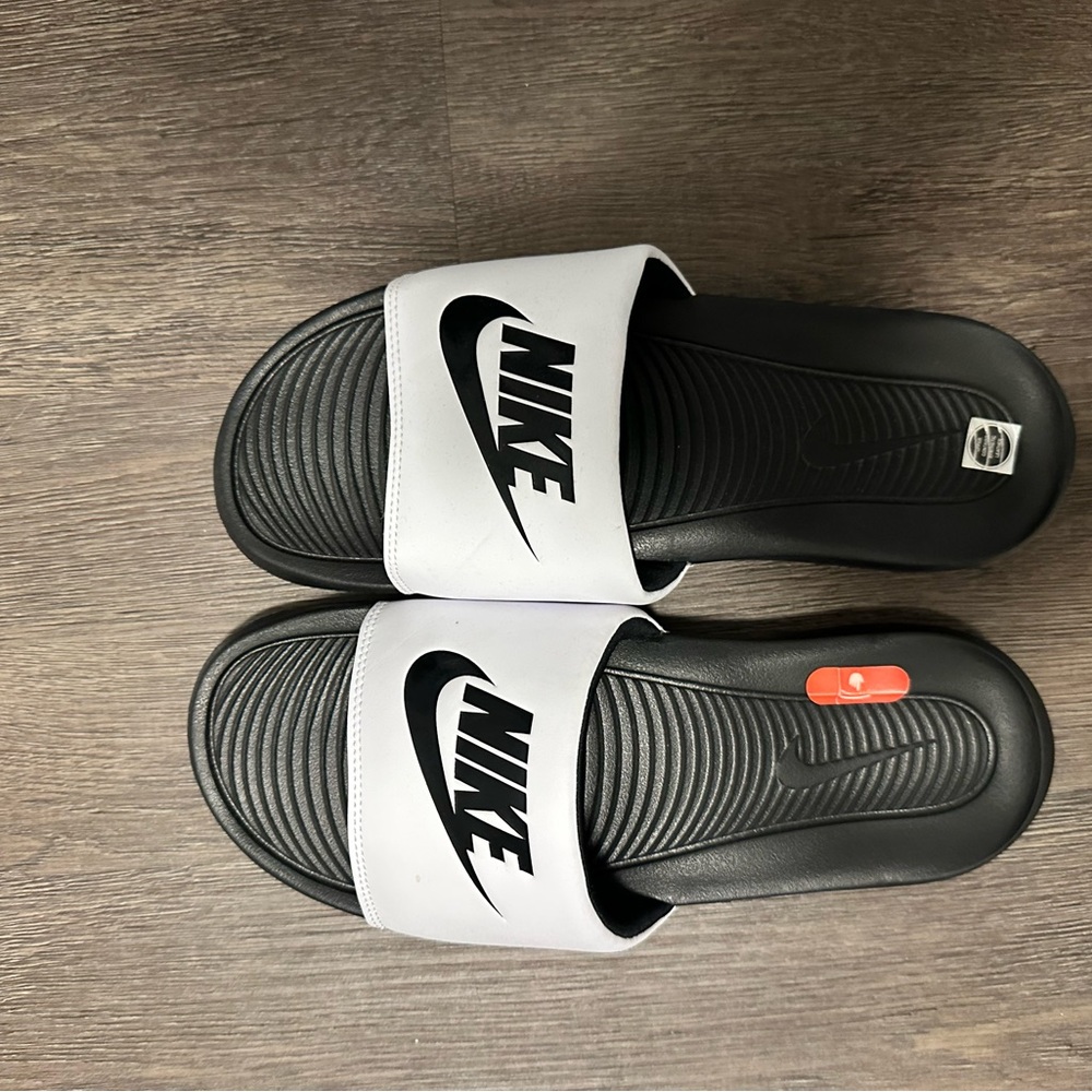 Nike Black & White Slide Sandals - Classic Logo